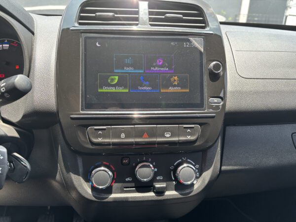 KWID ICONIC 2024 - Imagen 13