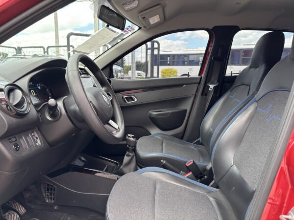 KWID ICONIC TM MY2025 - Imagen 15