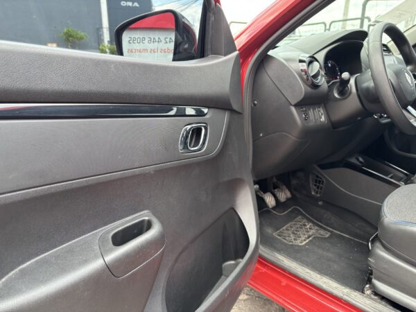 KWID ICONIC TM MY2025 - Imagen 20