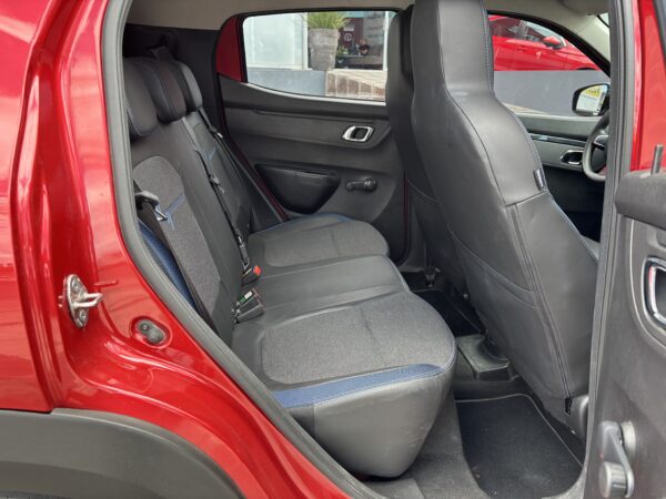 KWID ICONIC TM MY2025 - Imagen 17