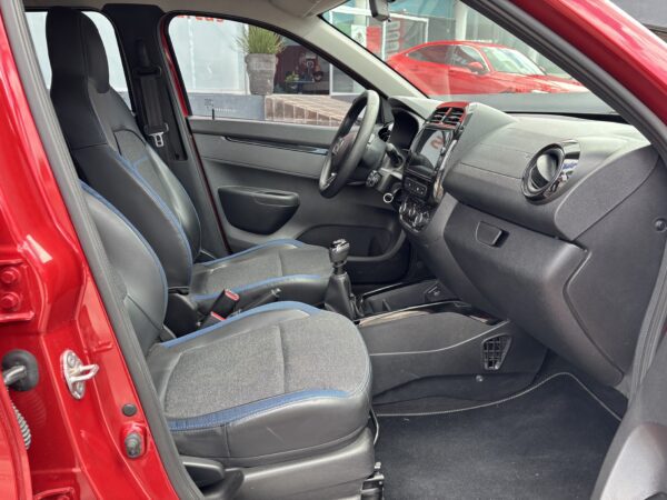 KWID ICONIC TM MY2025 - Imagen 14