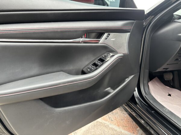 MAZDA M3H CE XAM 2023 - Imagen 14