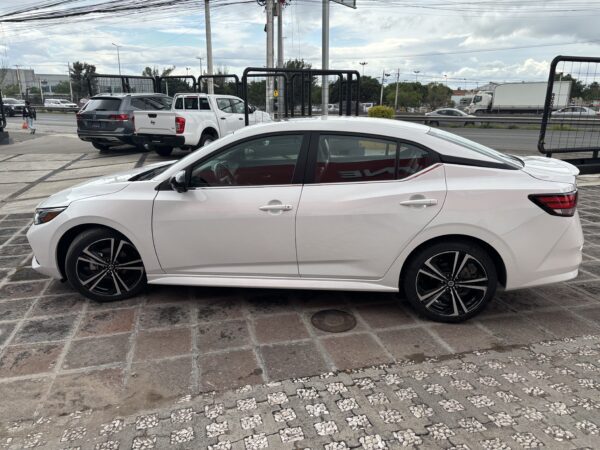 SENTRA SR PLATINUM 2023 - Imagen 4